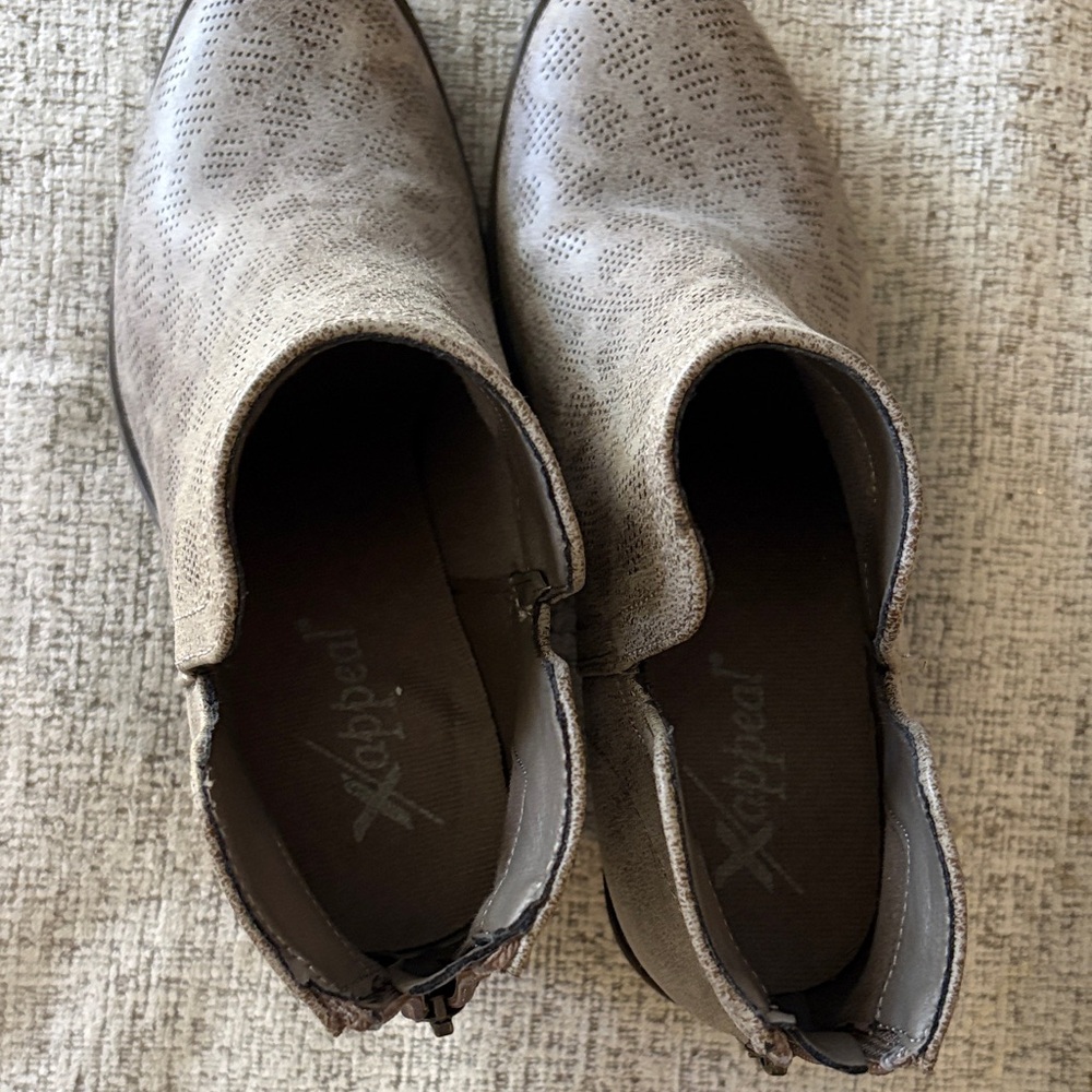 Xappeal Textured Beige Ankle Boots